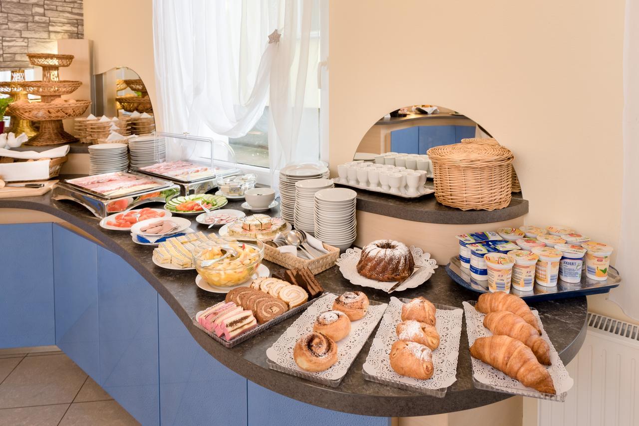 Hotel Radlinger Pellendorf ภายนอก รูปภาพ
